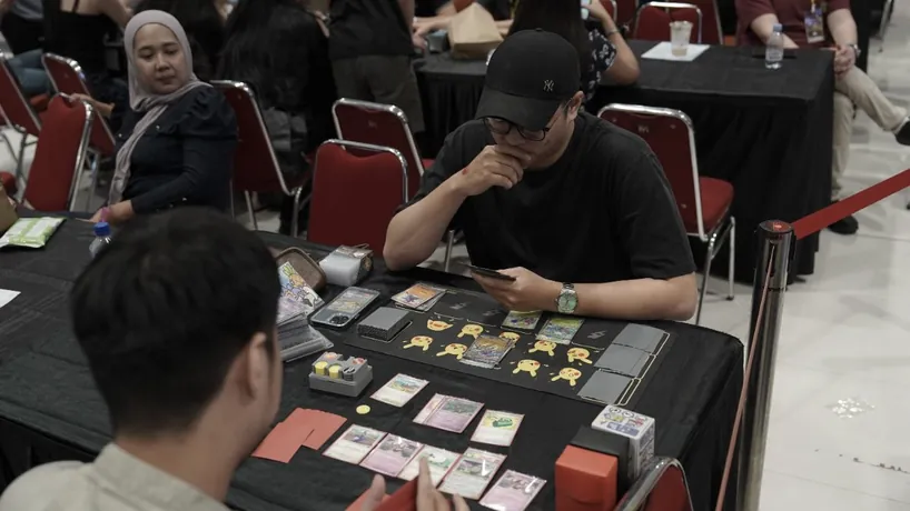 Card game in progress